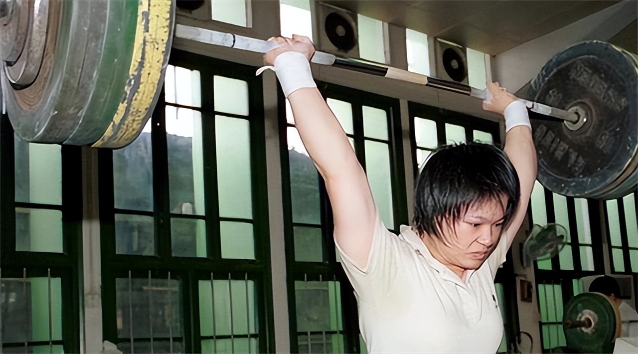 2003年，奥运冠军陈晓敏以399万拍卖所有奖牌，全部所得捐建学校