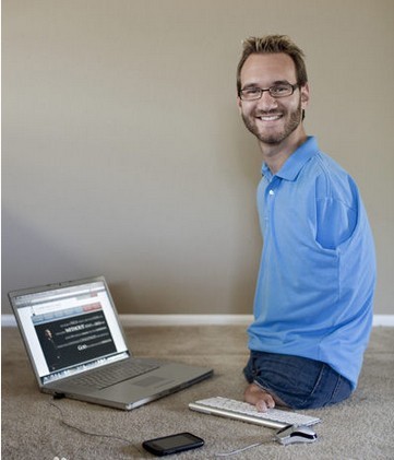 天生没有四肢,却娶娇妻5年生4娃的尼克·胡哲,是怎么做到的