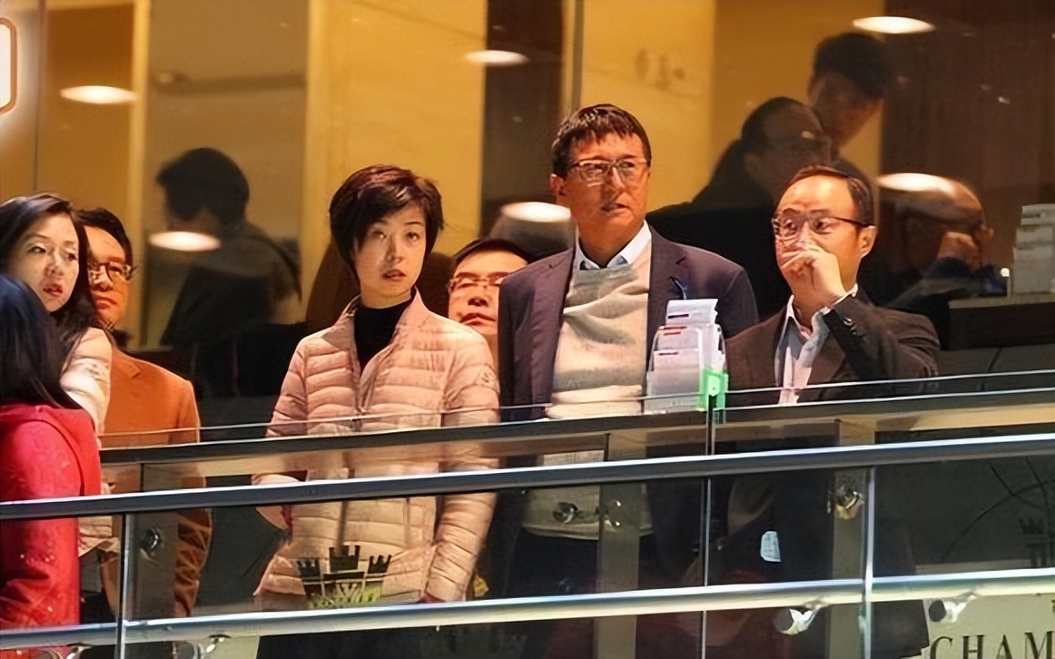 胖了,张怡宁41岁颜值逆生长,很滋润,61岁老公挺强壮,真幸福?