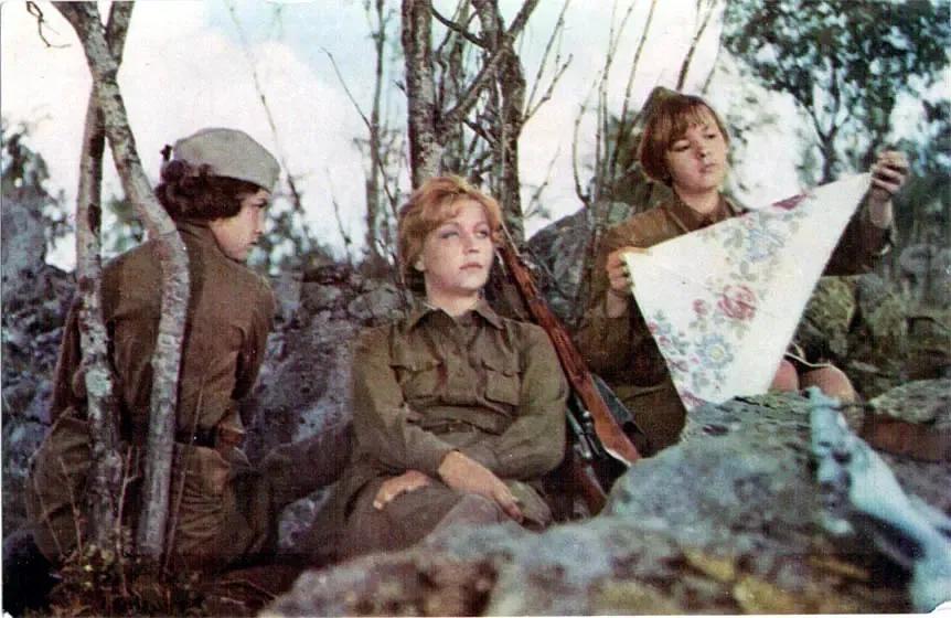 世界电影（0094）苏联电影《这里的黎明静悄悄》（1971）剧照欣赏