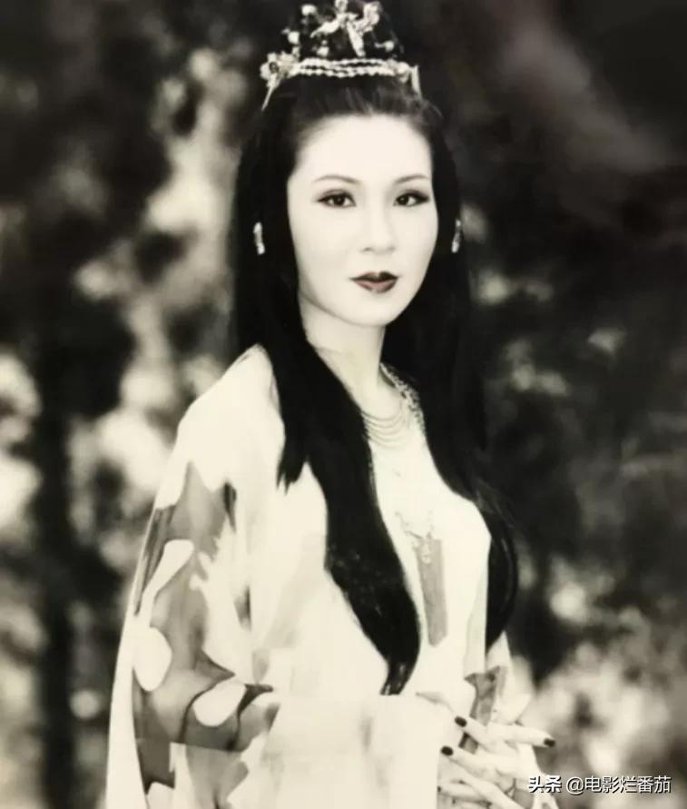 被全网骂了二十多年的西门大妈，与男神演亲密戏，黯然退圈之谜