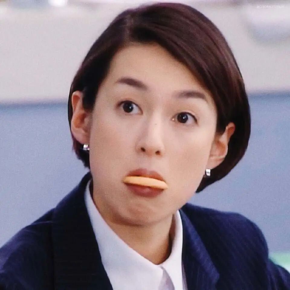 《新闻女郎》:铃木保奈美的穿搭,过了25年也没过时