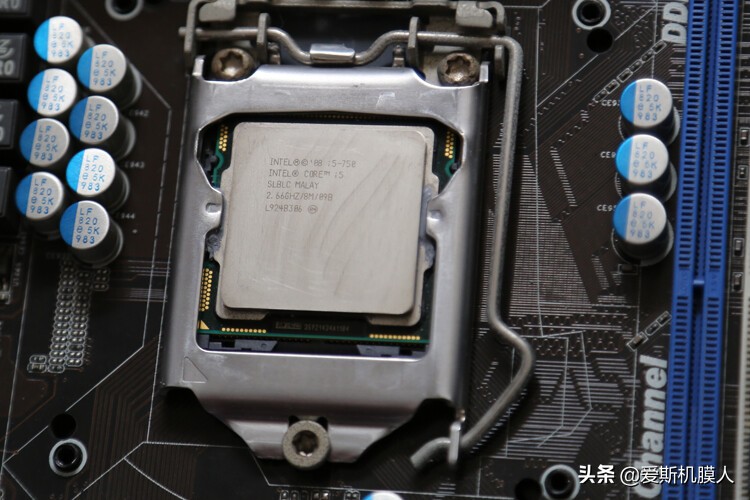 水冷也内卷：海盗船H100i Elite Capellix iCUE ELITE LCD升级套件开箱