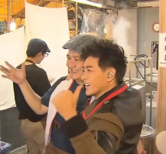 台媒曝林志颖已经进行手术，弟弟回应称病情稳定，下周将公布详情