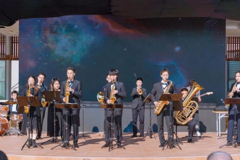 风“华”正茂，“理”想正好！这场双向奔赴，华东理工大学等你！