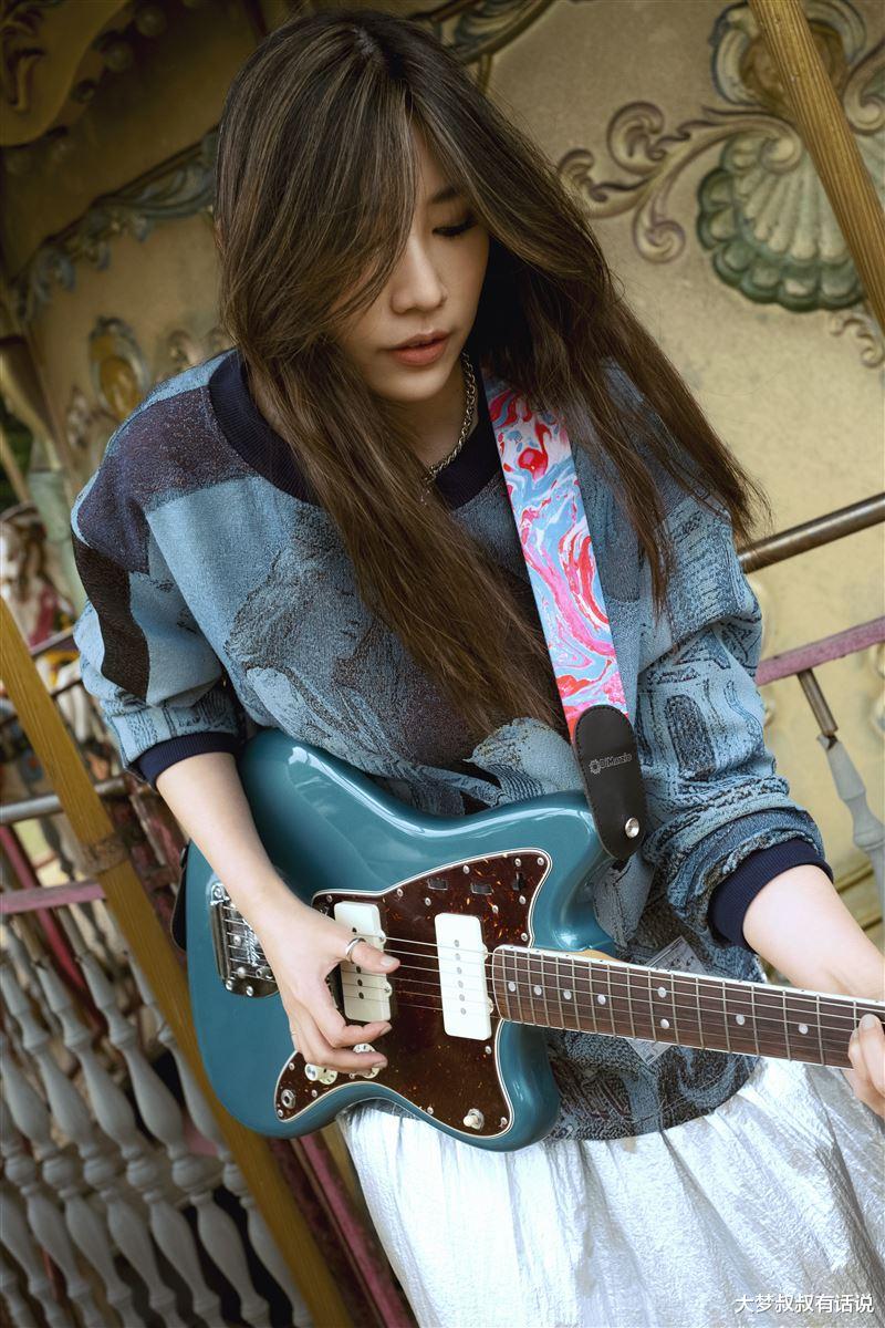 周杰伦餐厅员工出道发片，长发飘逸超正超会唱