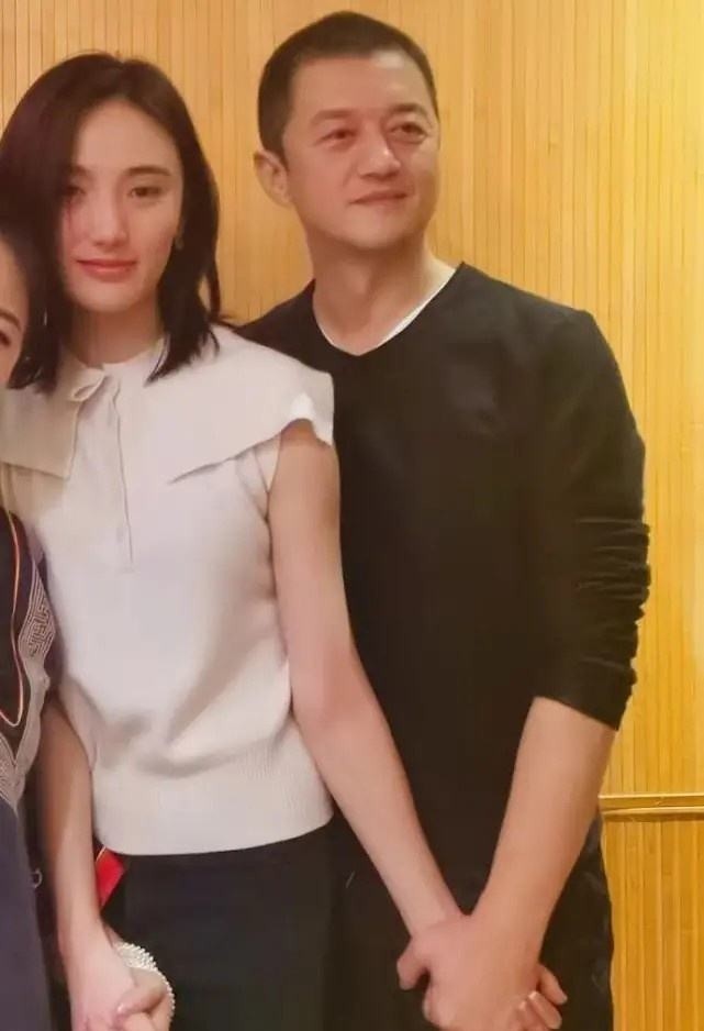 李亚鹏再婚了！官宣与海哈金喜结婚生子，晒宝宝小手照甜蜜表白
