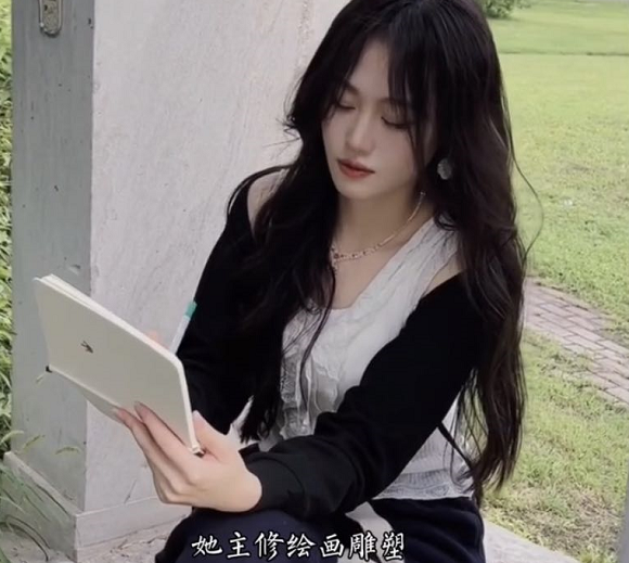 清华两位女研究生走红，美貌与实力并存，堪称现实版“南湘顾里”