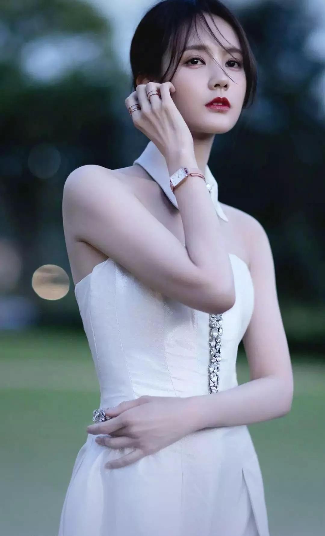 手机桌面，明星许龄月、鞠婧祎、李一桐和孙晓伦
