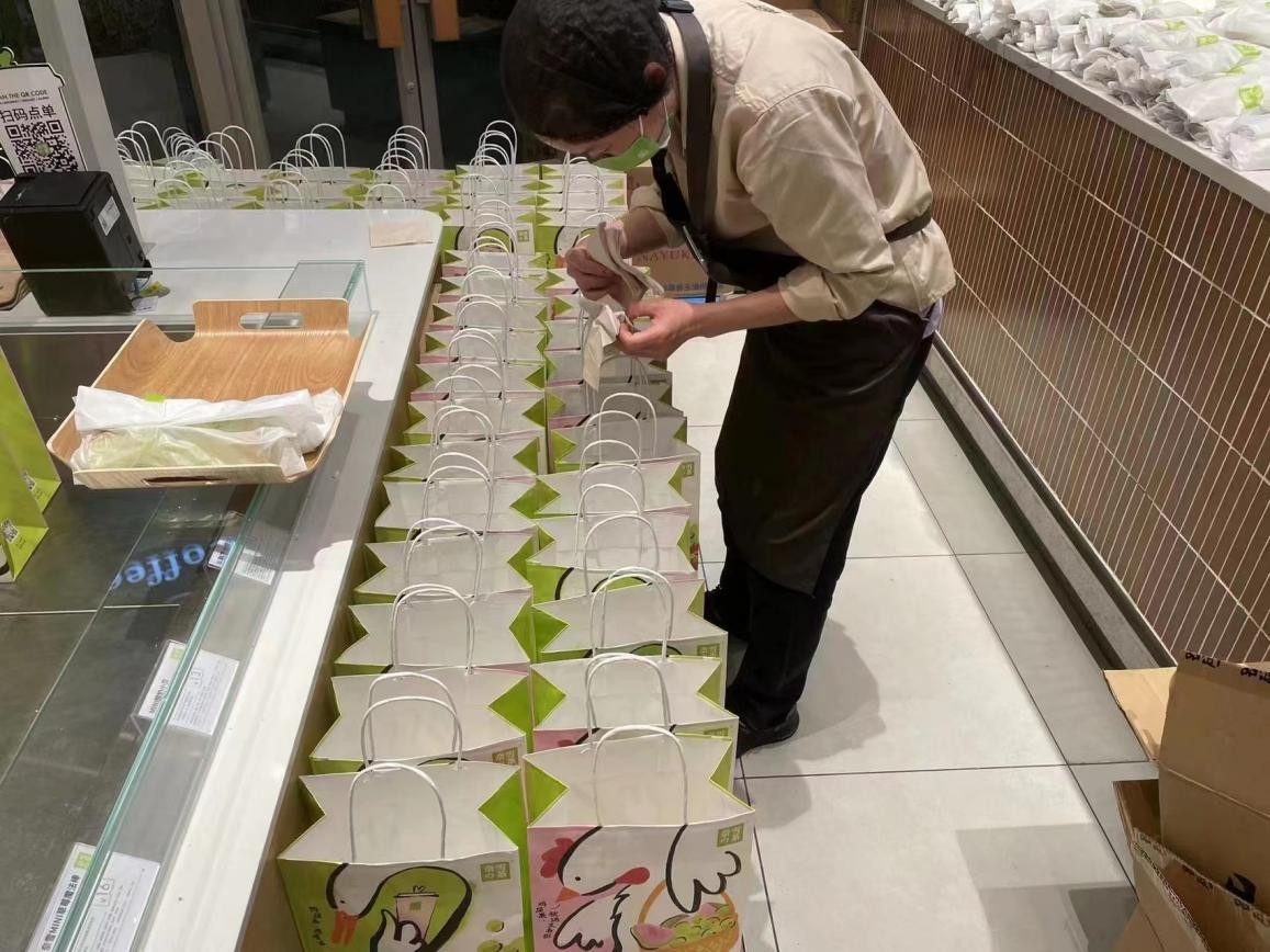 奈雪的茶上海門店陸續(xù)復(fù)工，為市民送出20萬份福利