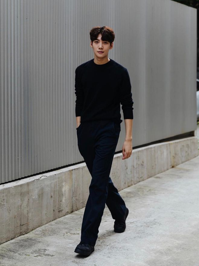 从街拍中能看出:韩国男生的品位不一般,穿着简约高级,值得学习