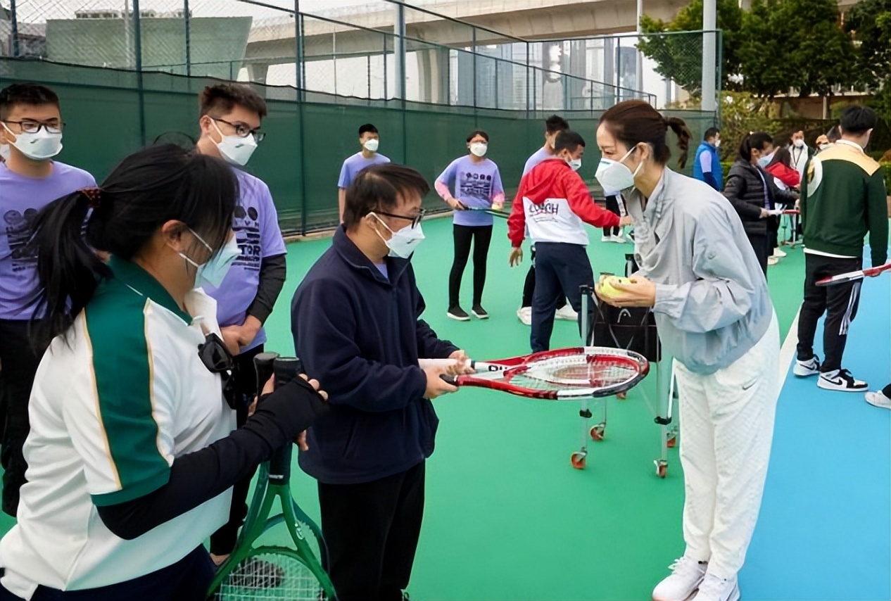 李娜网球照片（上任特奥会全球大使，李娜现身新岗位，亮相澳门，她做了最好选择）