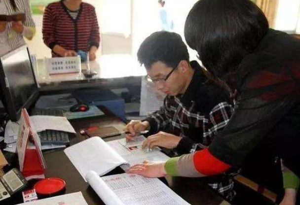 网传公务员薪资将要调整，年终奖或将停发？有关部门的回应引关注