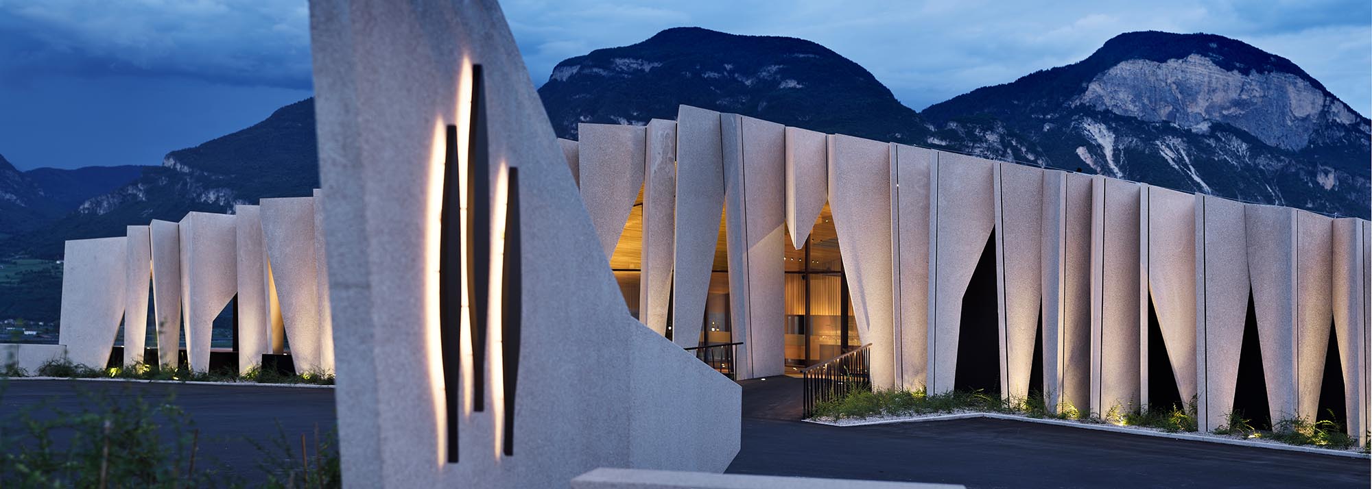 帮助酒香走出酒巷的酒庄建筑