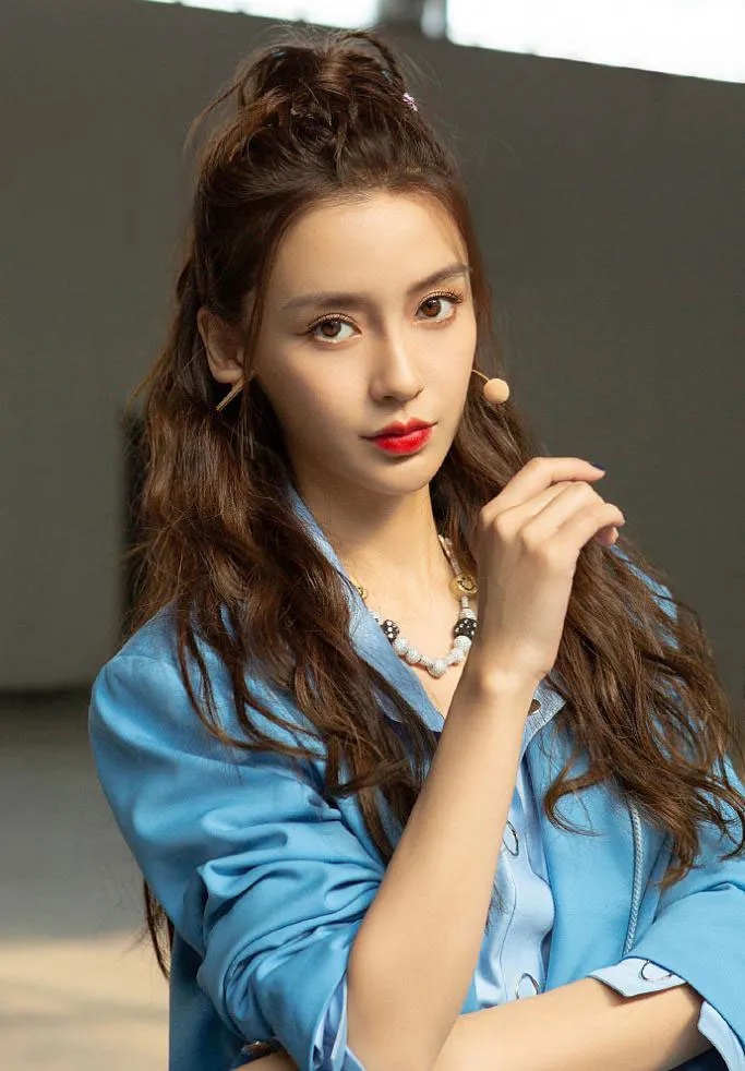 Angelababy杨颖西装外套酷酷的帅气