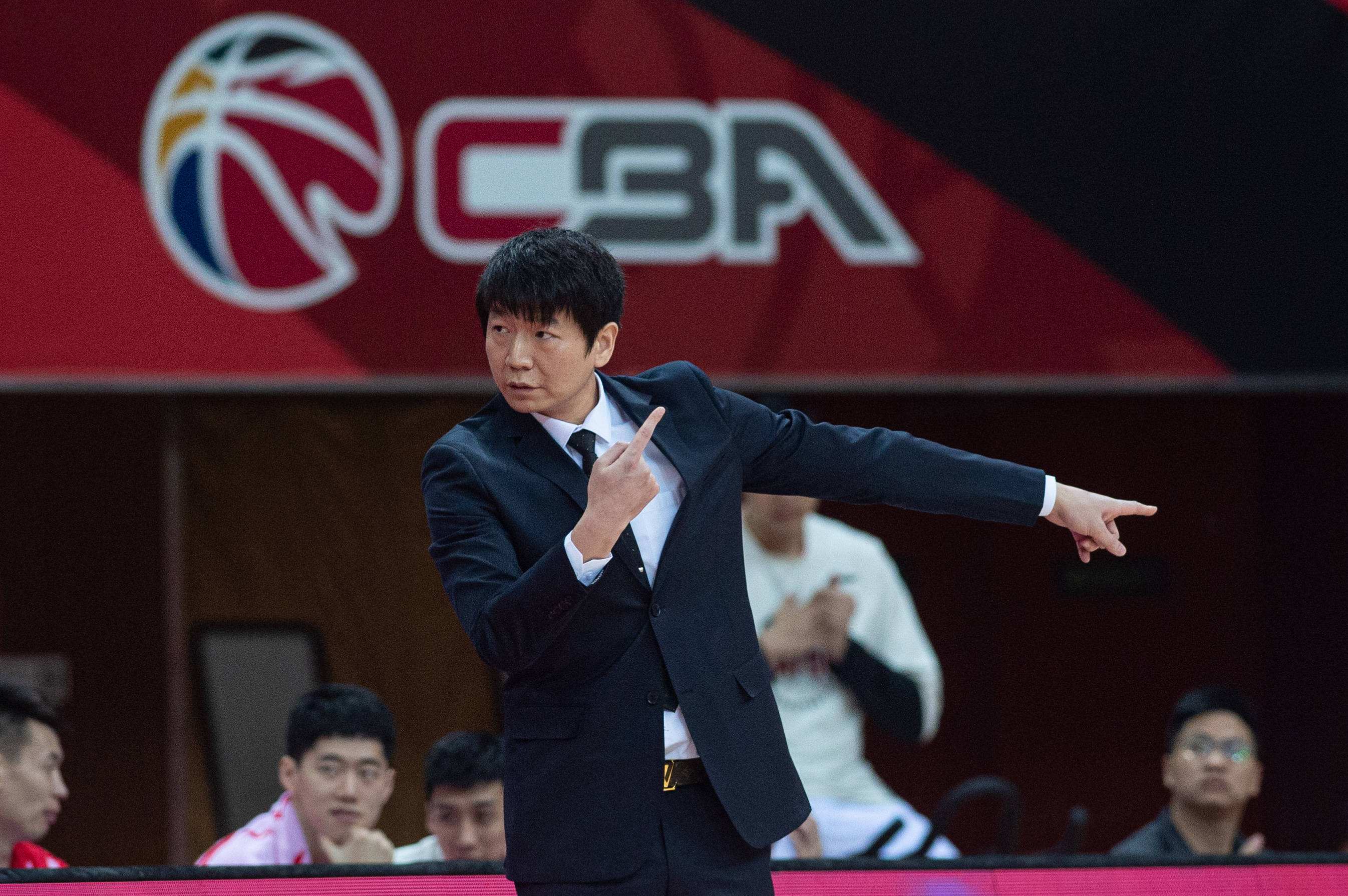 哪里可以看cba篮球直播（明天开打，CCTV5直播！CBA黑马迎战深圳，卫冕冠军有1场硬仗要打）