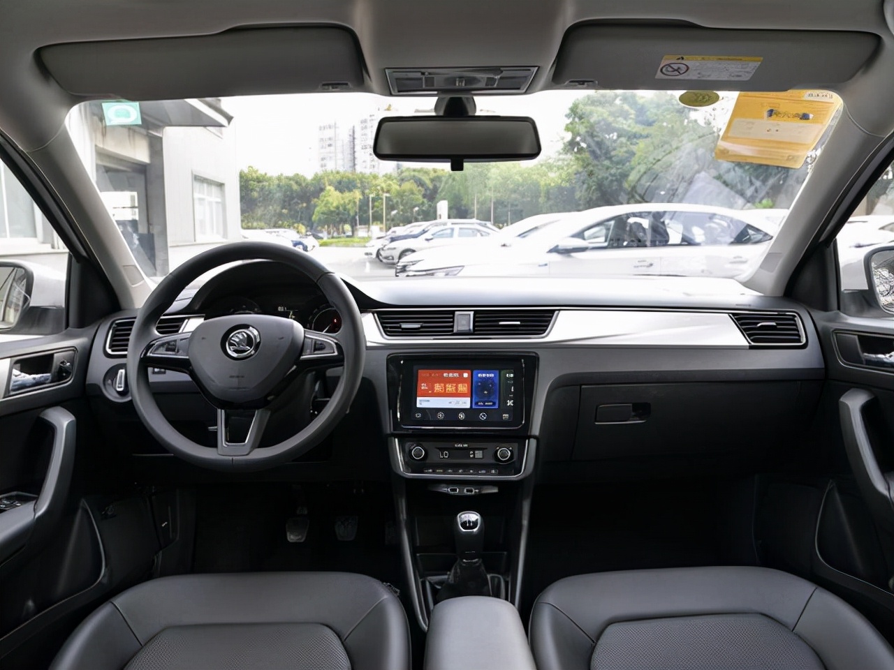 大众斯柯达昕锐，纯正“德系血统”，油耗5.6L，售5.99万太亲民