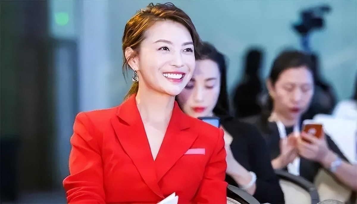 还记得主持人栗坤吗？如今她的近况如何？