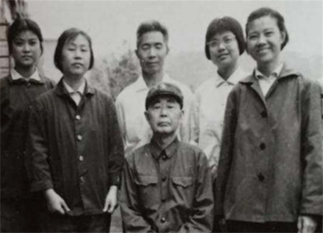 傅作义与陈明仁，为何在军中待遇差距很大？