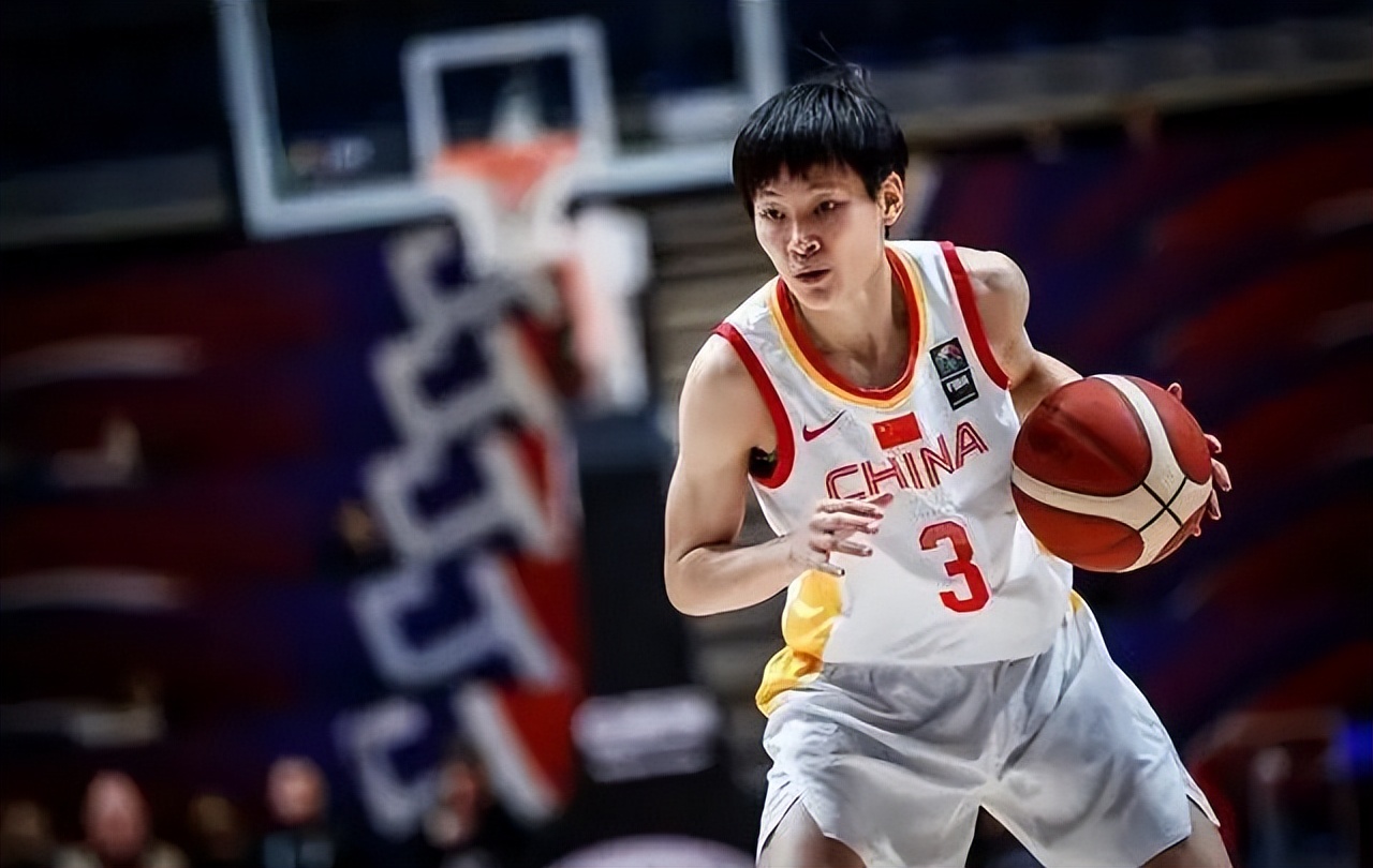 2019女篮世界杯队员名单(FIBA官网公布中国女篮世界杯12人名单：内线双塔领衔 李梦在列)