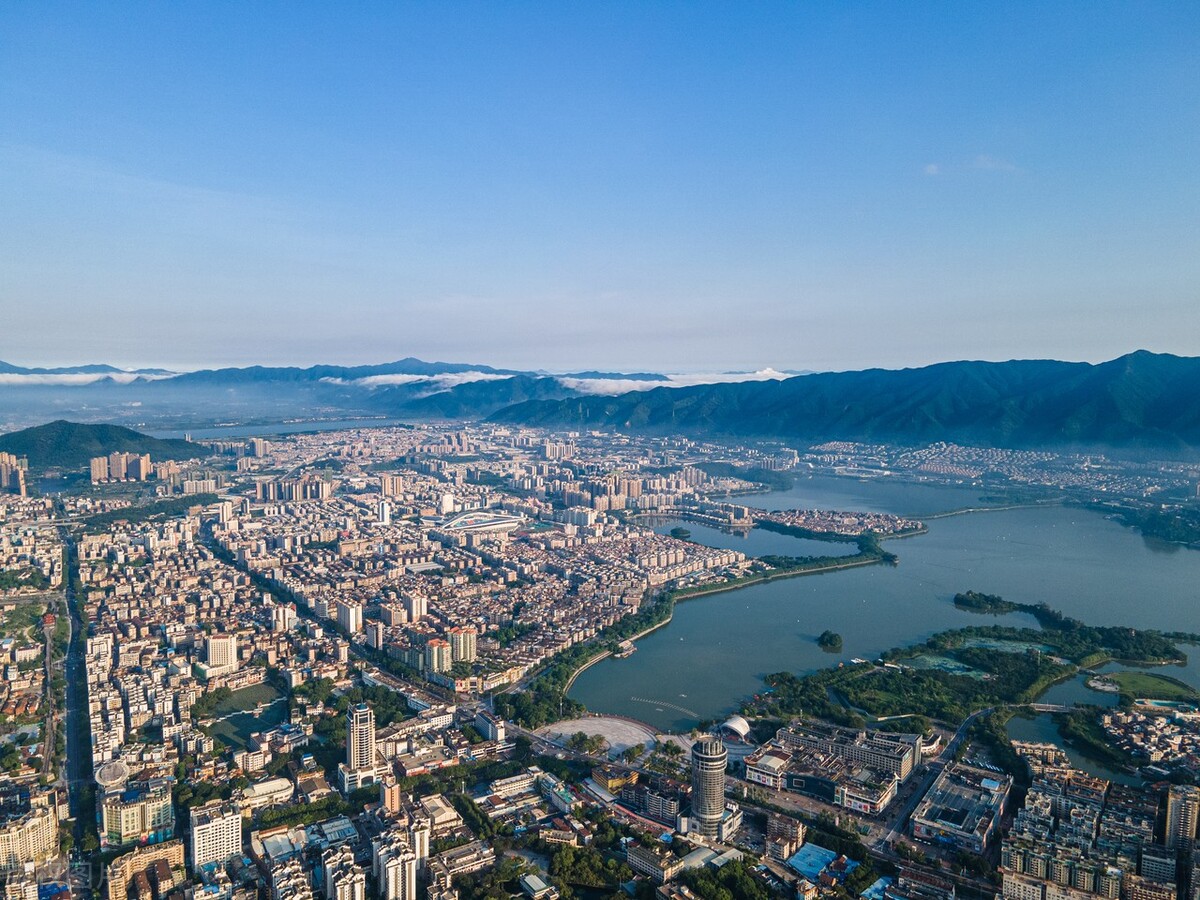 在广东，创业挣钱去深圳、广州，旅居养老还得去这三座城