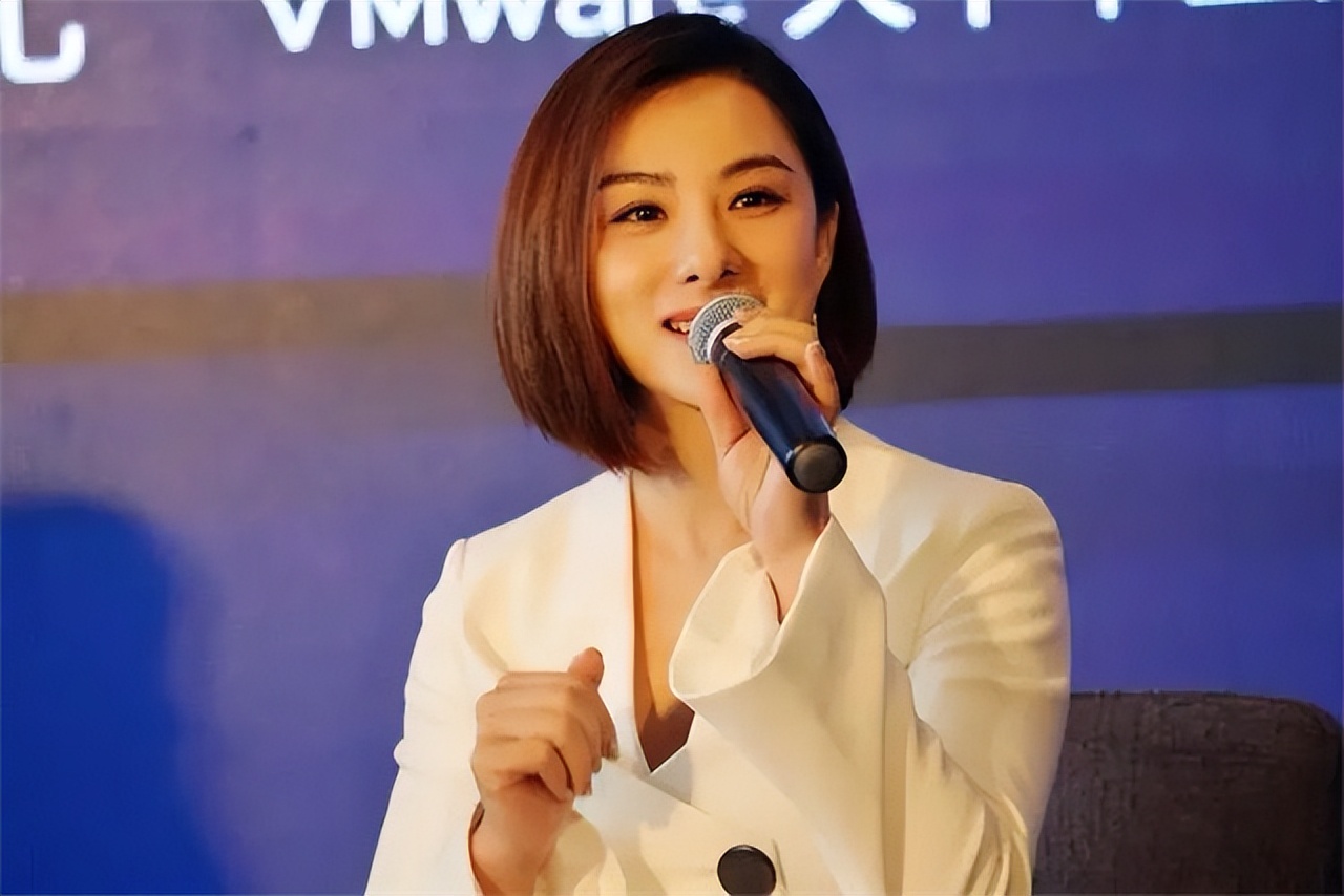 刘璇平衡木冠军怎么好（43岁奥运冠军刘璇近况，嫁入豪门被宠成少女，如今已是霸道女总裁）