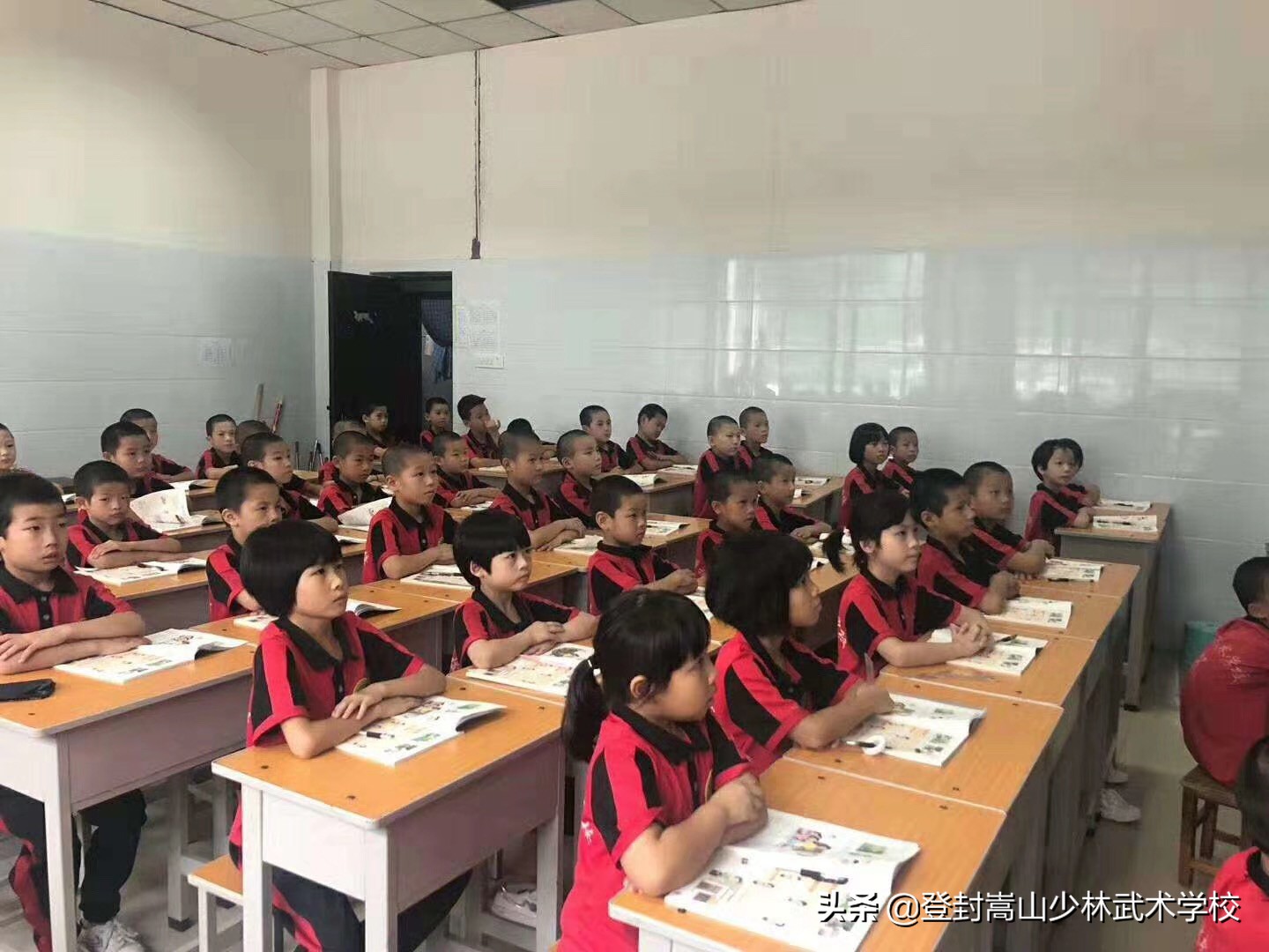 封闭式学校一年多少钱（封闭式学校一年费用大概多少）-第3张图片-巴山号