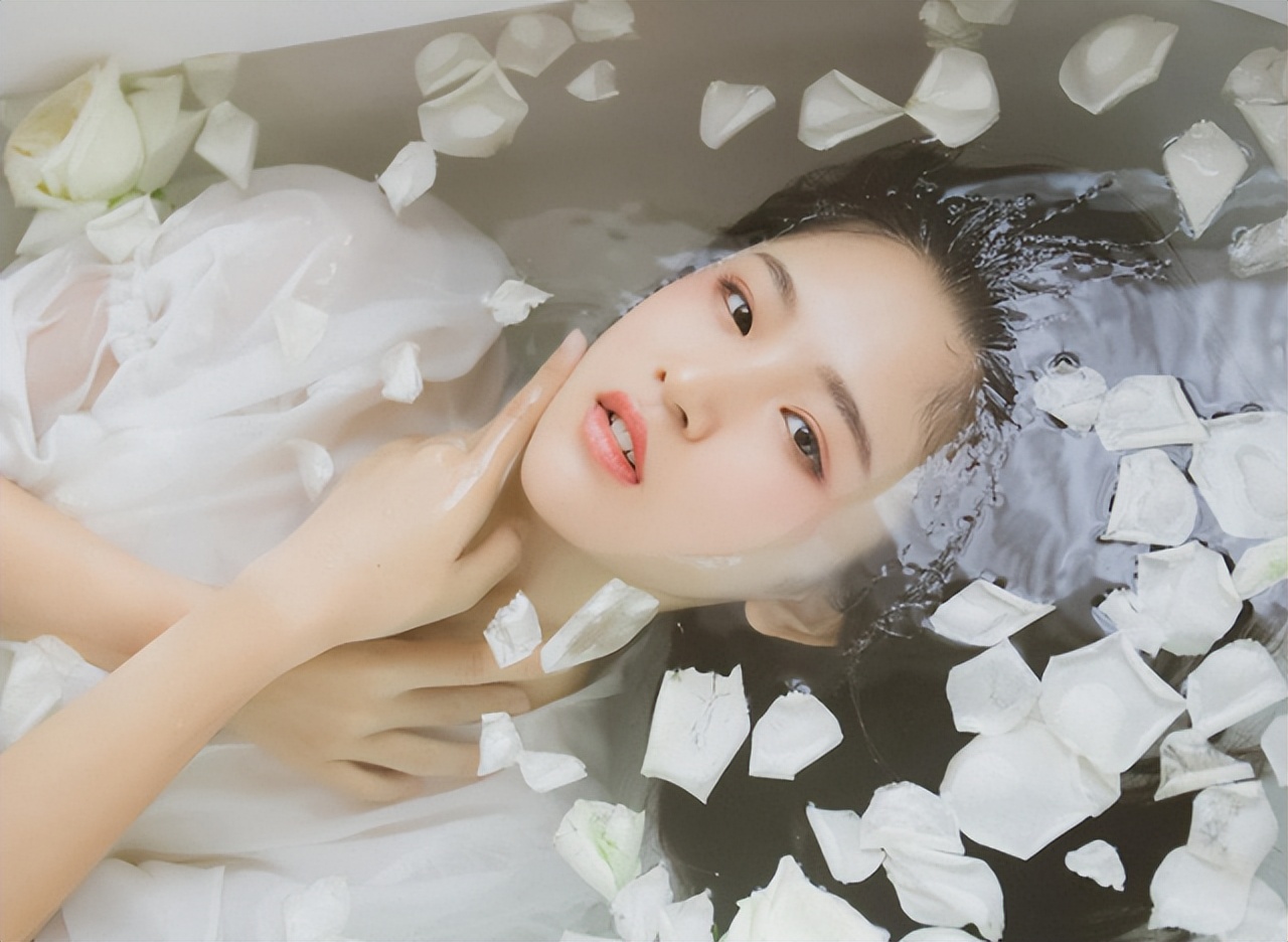 俗话说：“早上洗澡灭阳气，晚上洗澡生湿气”，什么时间洗澡最好