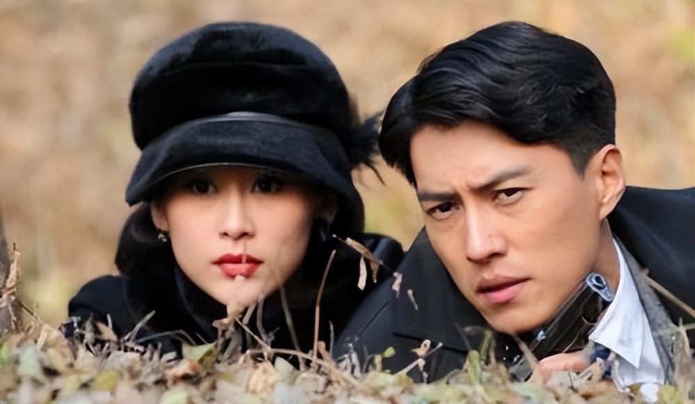 靳东一生中爱过的三个女人,怎料兜兜转转,最后还是娶了二婚的她