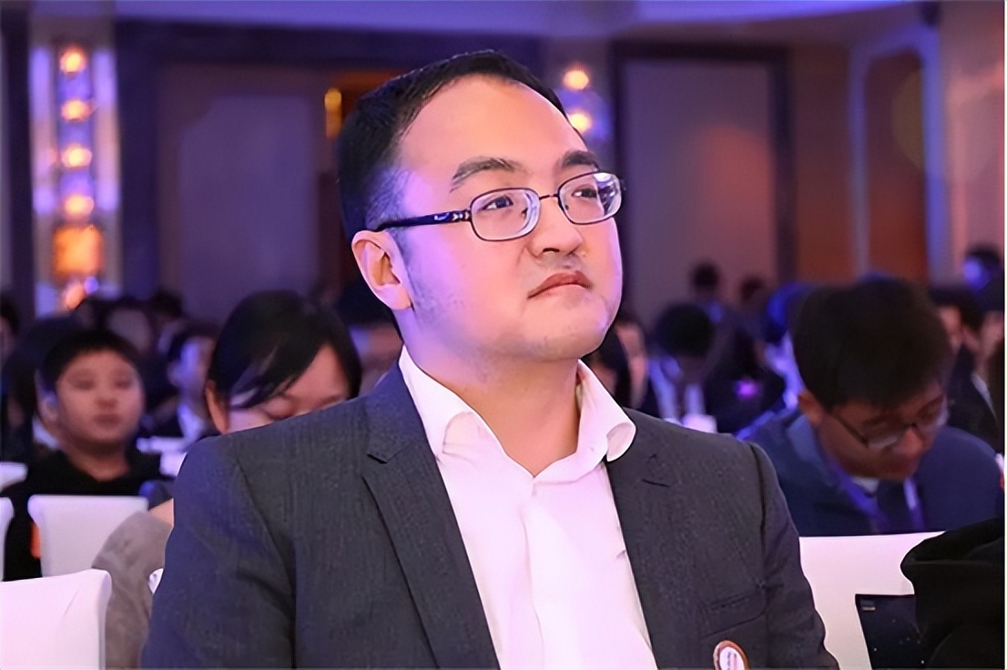 学成选择归国的高精尖人才本就凤毛麟角,如何去风气,建立有效人才机制