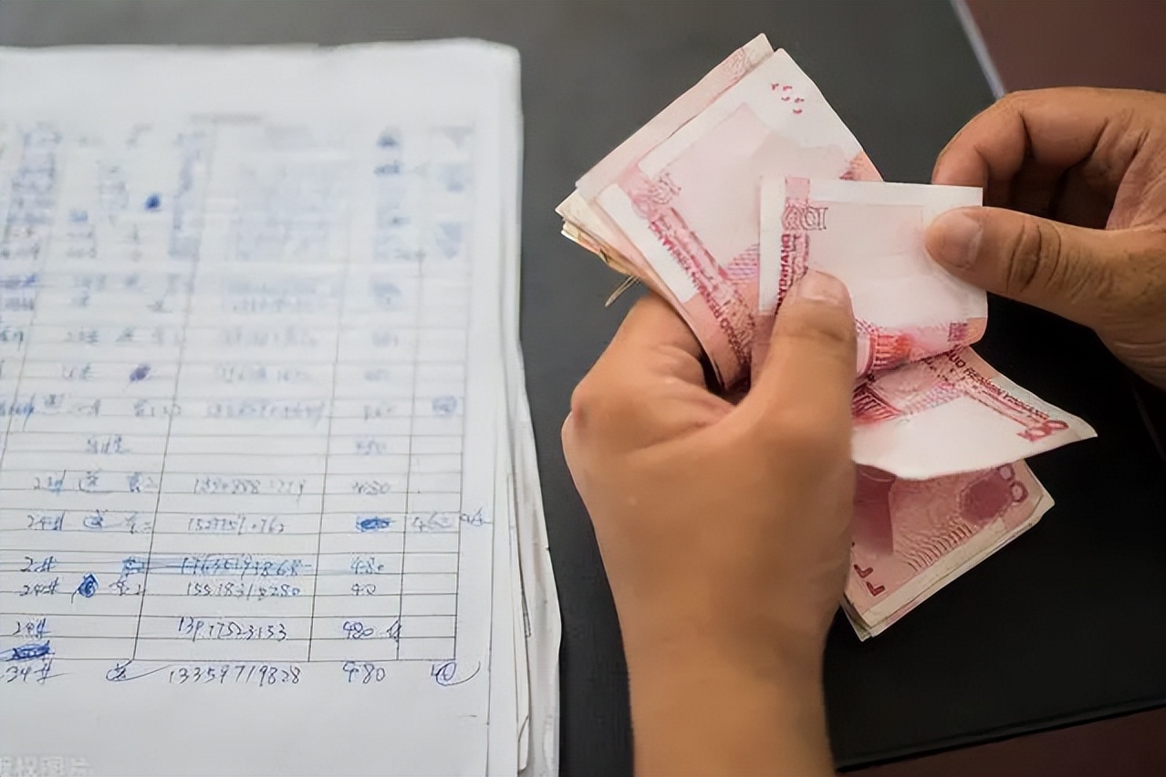 大学生每月生活费等级，第一级犹如荒岛求生，学生囊中羞涩不出门