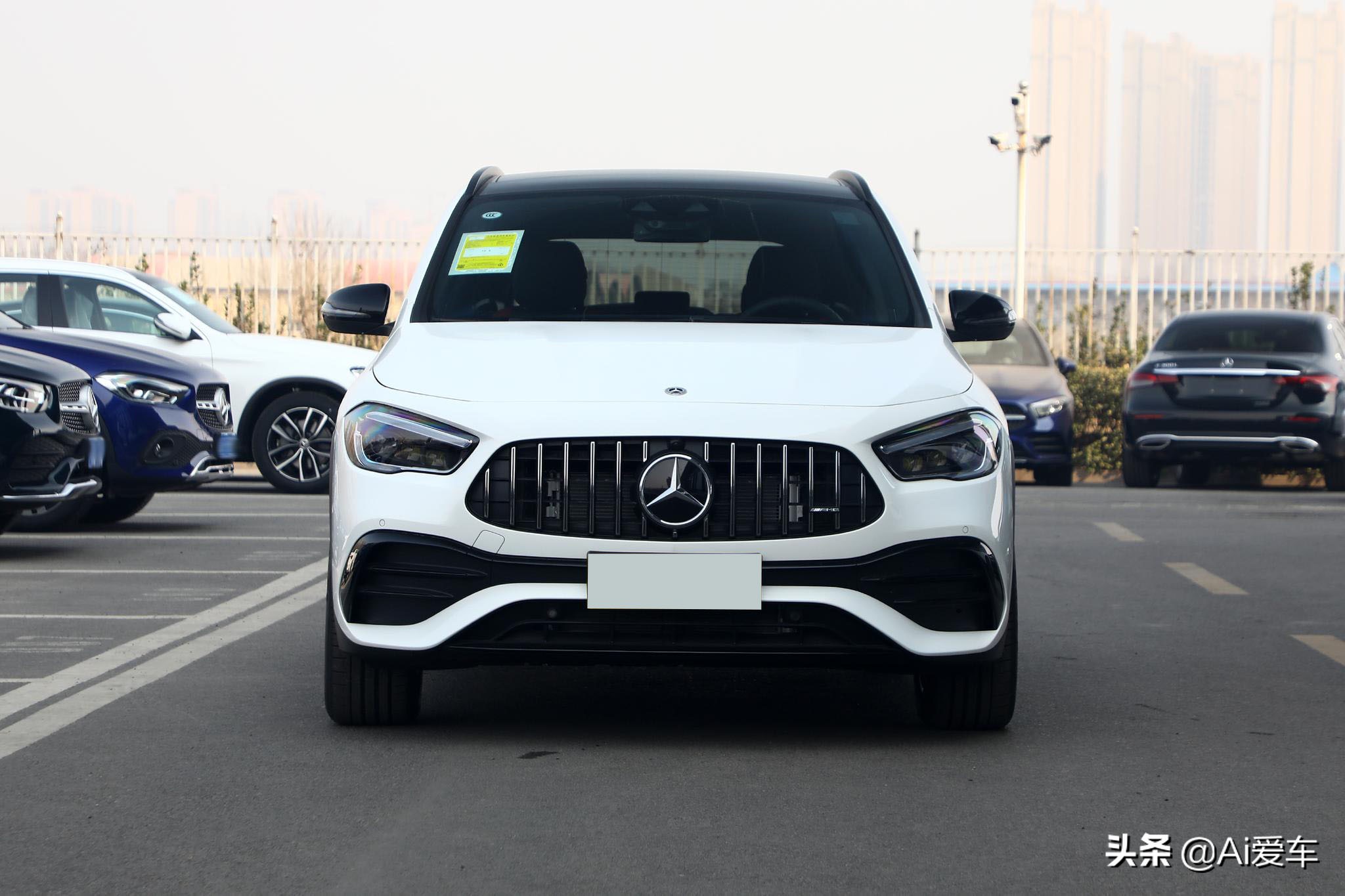 2.0T+306马力，进口豪华性能轿跑，带四驱车价还不错，奔驰GLA AMG