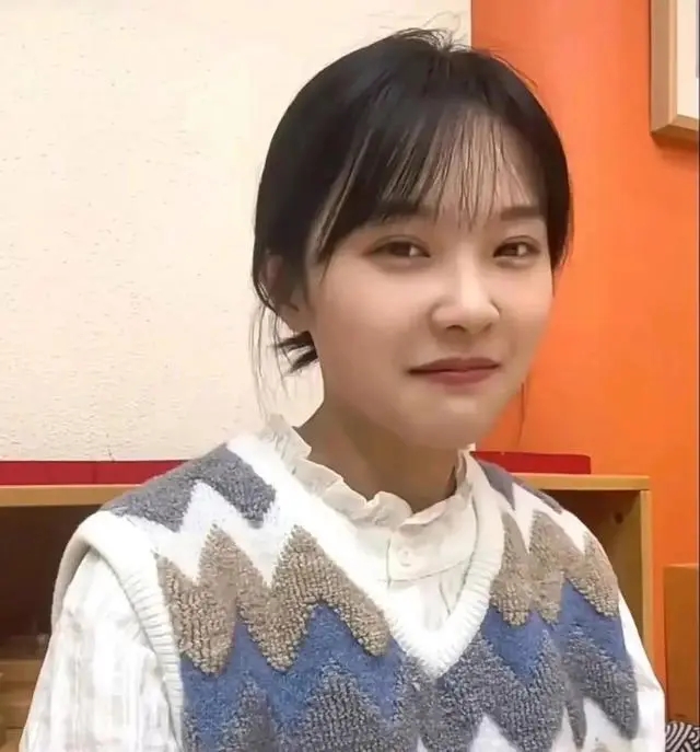 通过12张照了解挖呀挖黄老师,清纯甜美可爱,但她闺蜜又纯又欲