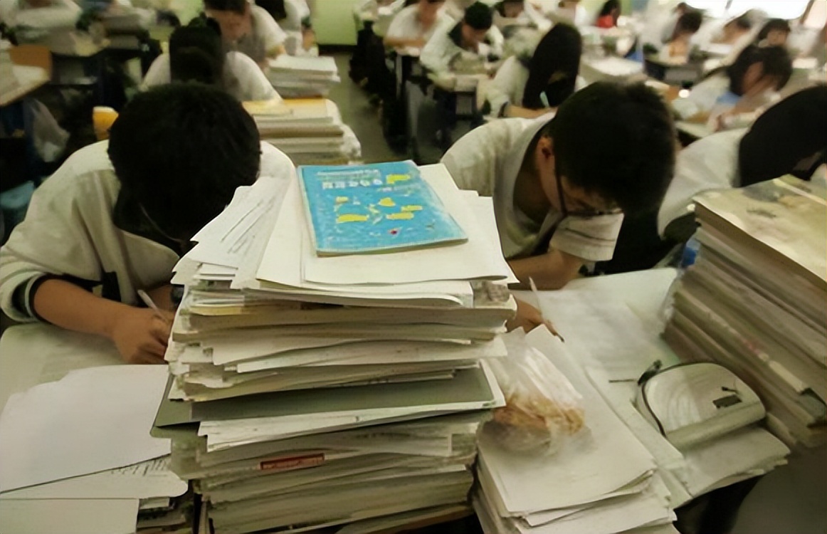 2022高考报名人数创新高，突破1100万，河南坐实“高考大省”之称