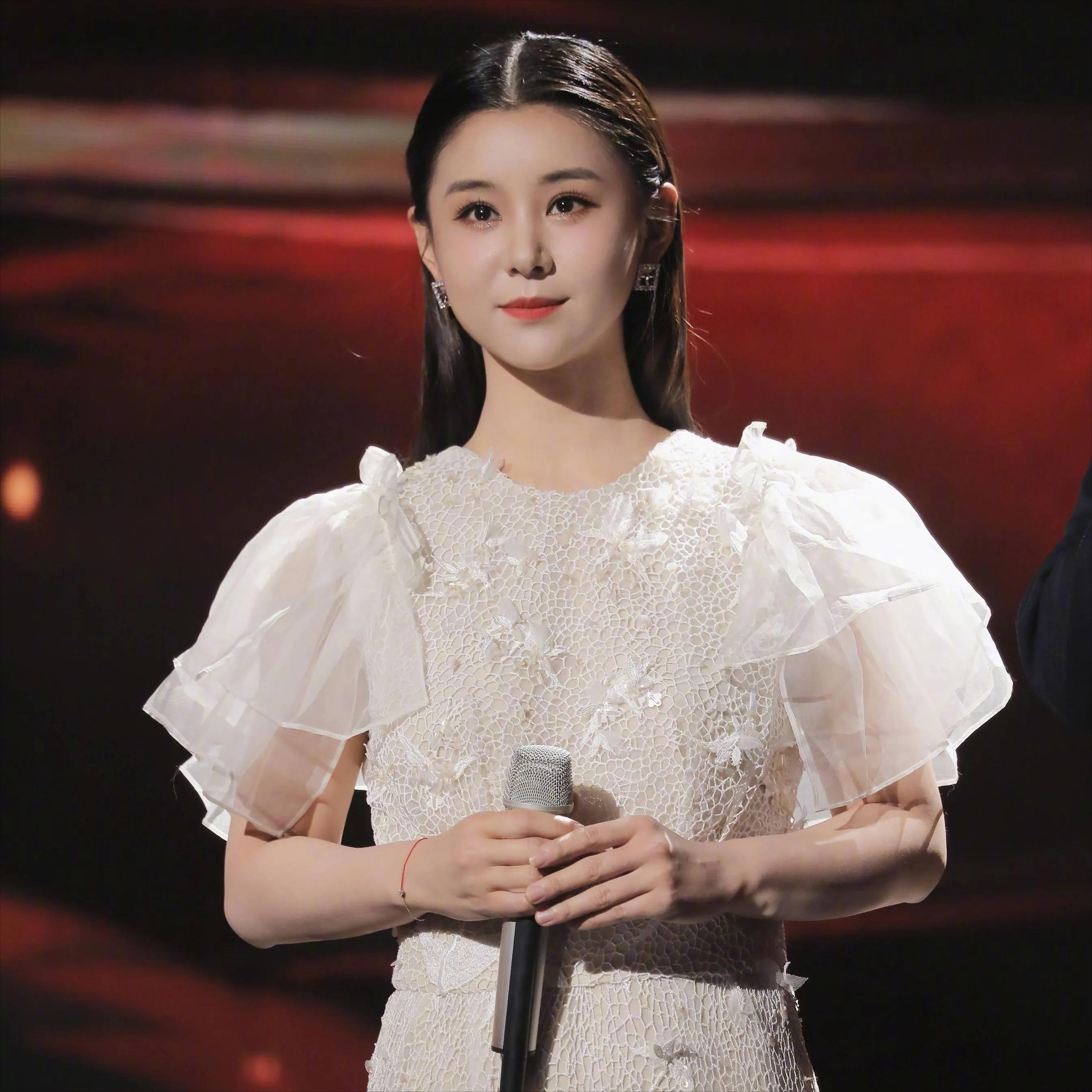 "最干净女星"李小萌,近40岁依旧似少女,出道20年不接吻戏