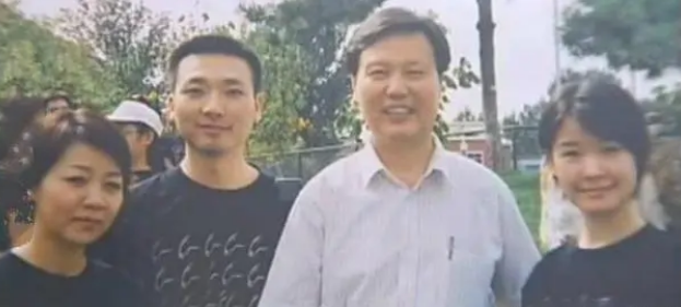 高考险被顶替，康辉：如果没有父亲的奔走，我的人生必定要被改写