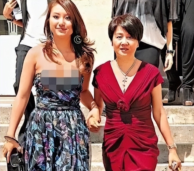 何超云:赌王最美千金,因酷似利智生母成谜,被传包养男明星