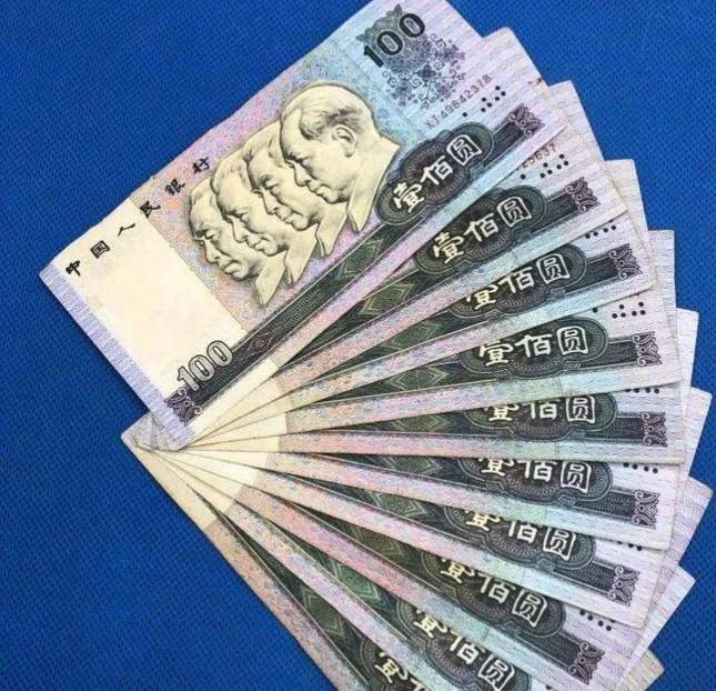 1997年上海连环诈骗犯被捕，31岁男性扮女留学生，同居半年没露馅