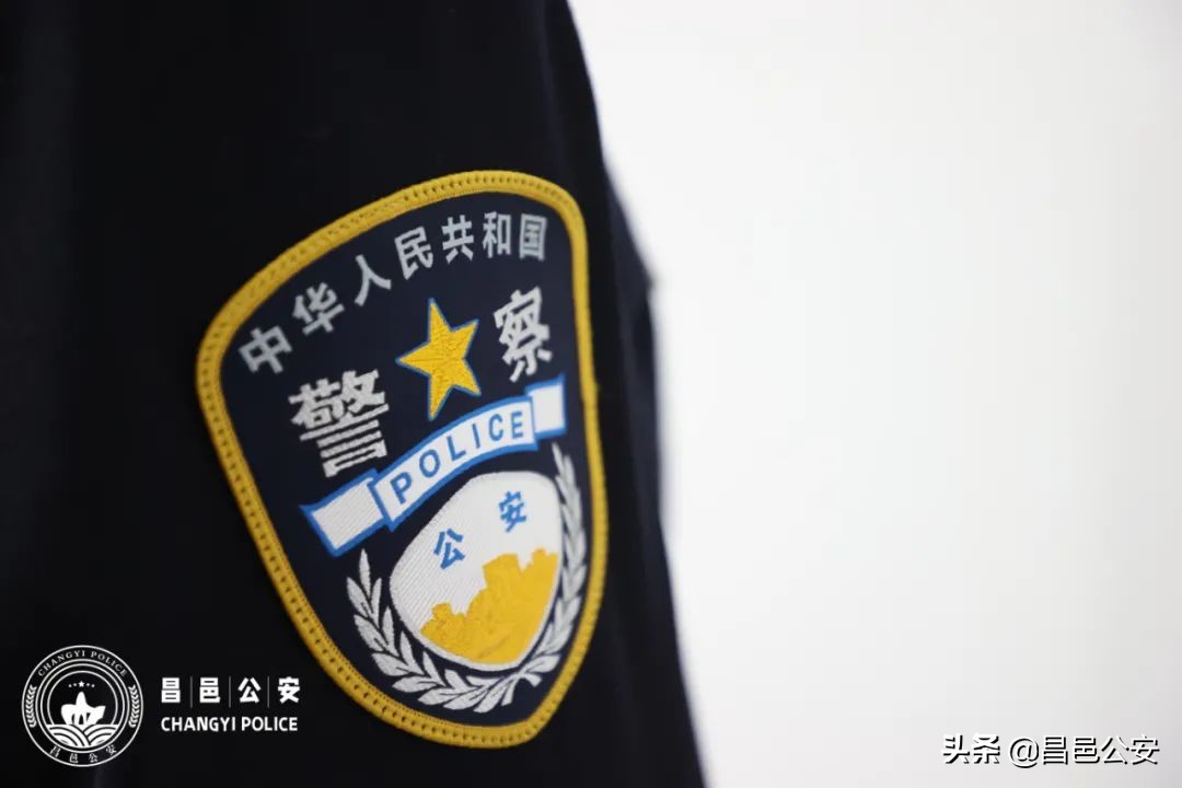 警徽熠熠映初心 礼服英姿昭忠诚