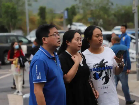 “选大学要远离家乡”，俞敏洪提出报考建议，大学生却有不同想法