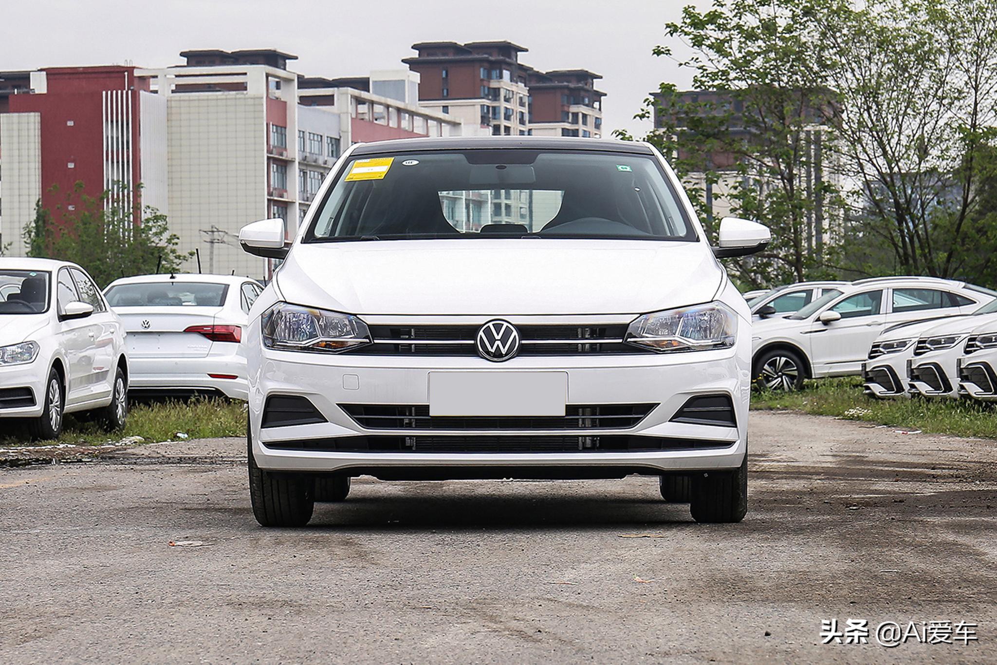 灵巧也省油，德系合资自动挡低价代步车，空间够用，实拍大众Polo