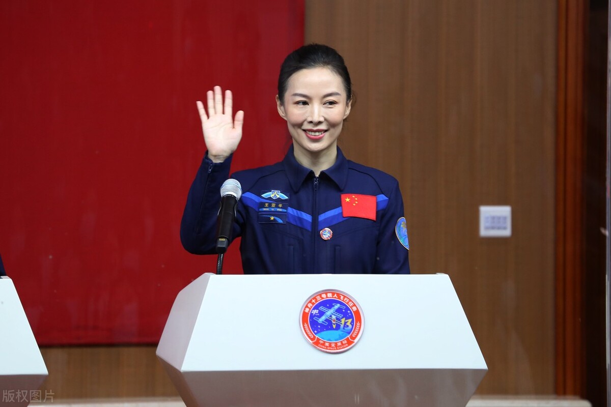 "英雄航天员"王亚平,名字起得好,带"平"字名人多