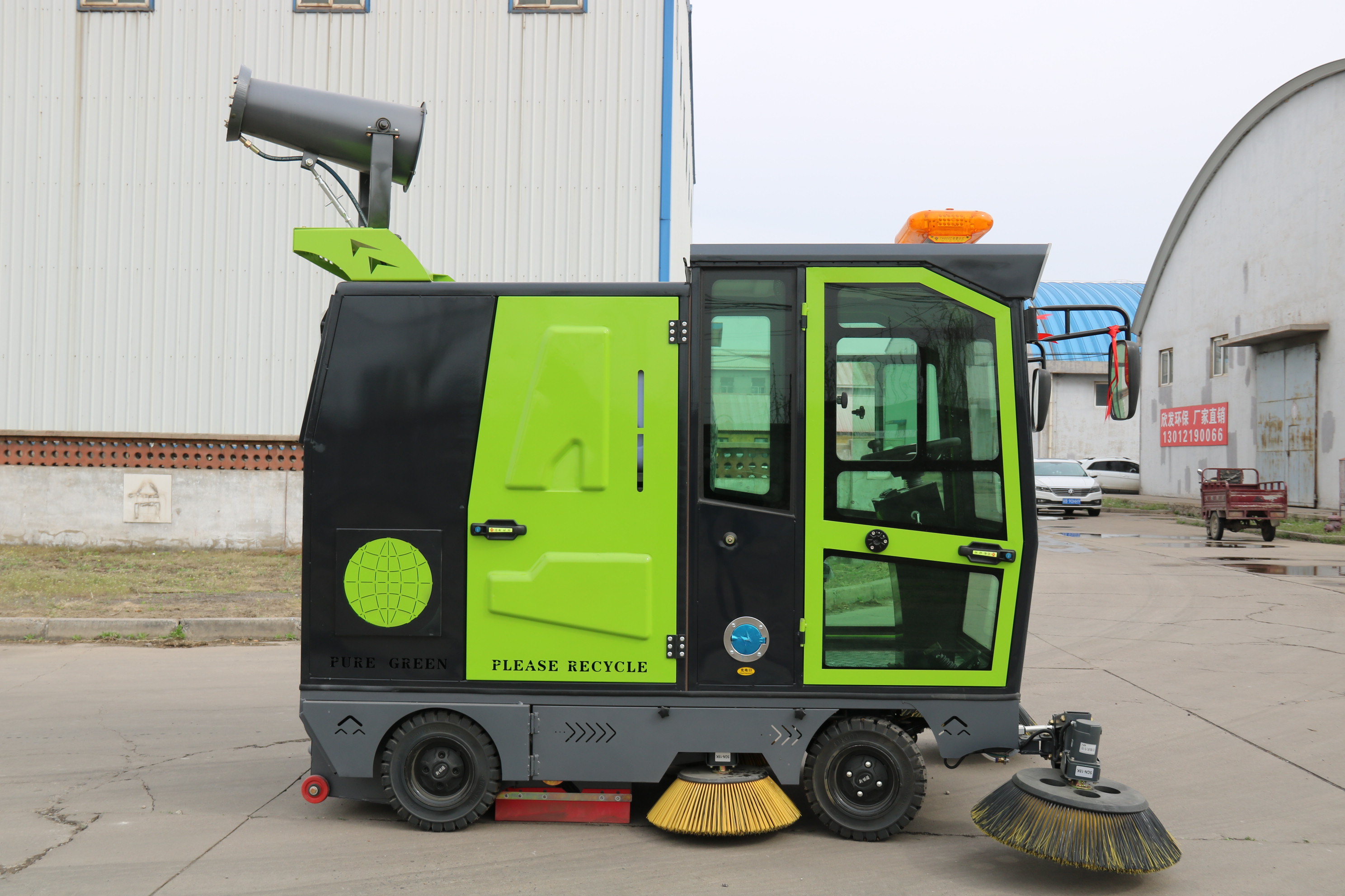 纯吸式清扫车作为新型清洁设备,清扫垃圾的得力干将