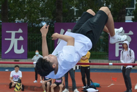 清华大学到底啥样？五道口体校名不虚传，有一点让网友很心疼