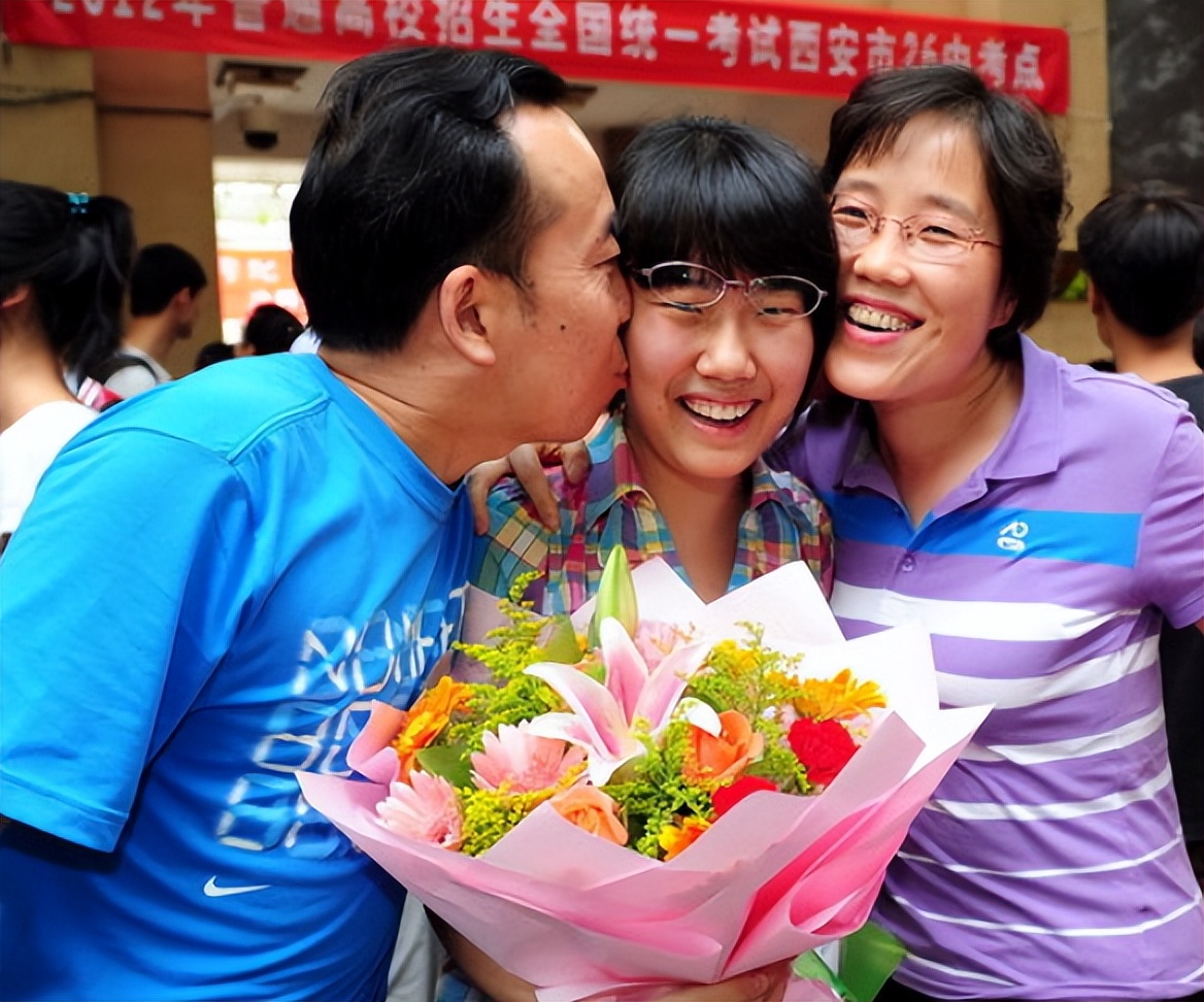 高考报名需要本人去吗（高考当天）