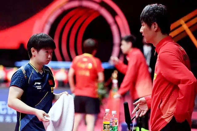 孙颖莎吐槽黄海诚(国乒教练黄海诚冷落孙颖莎,跟队频率低于10次,执教