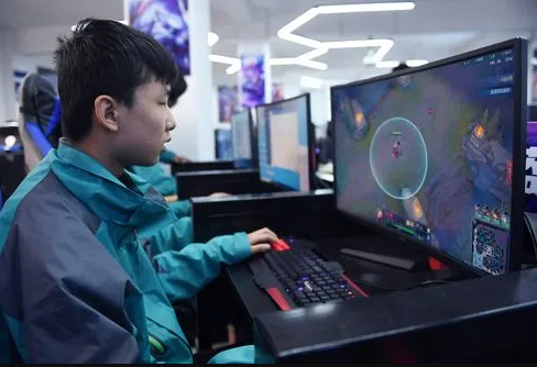 大学生专升本成功，一看专业傻眼了，“电竞学院”是什么鬼