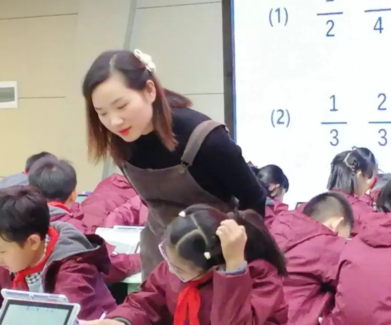 “合同工”教师的春天来了，满足前提条件有望转编，待遇也提升了