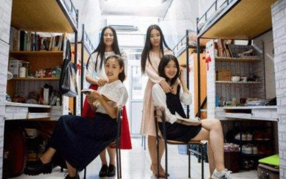 西安高校封校后，女大学生突发奇想自制麻将，网友：幺鸡是精髓