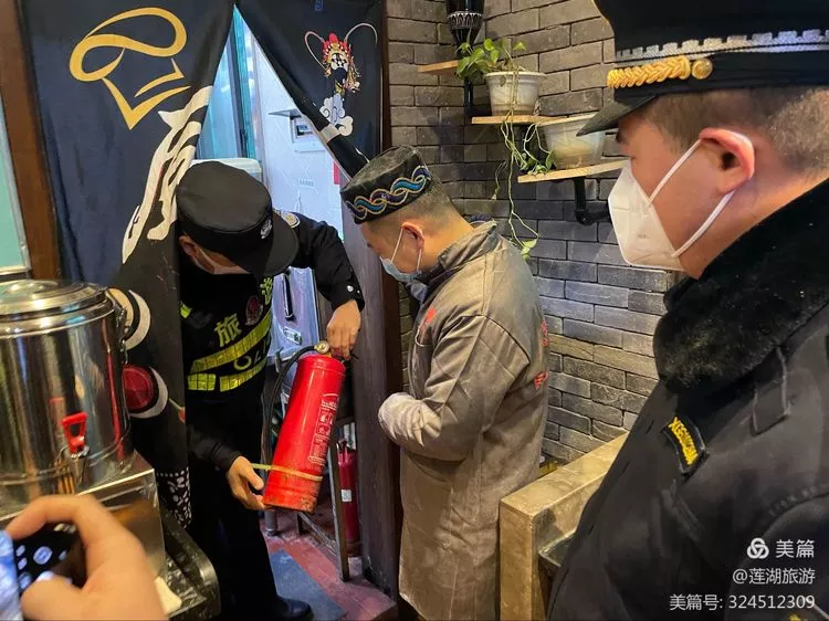 上元警灯耀长安 | 西安莲湖公安守护平安元宵节
